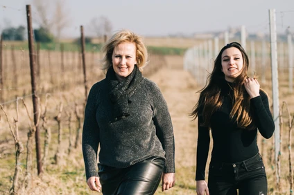 Spaziergang durch die Weinberge und Weinverkostung in der Loggia 8